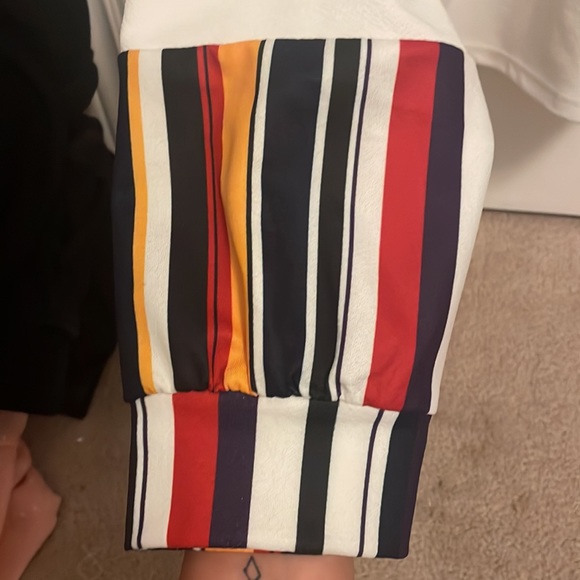 Unique designed blouse - Picture 2 of 4